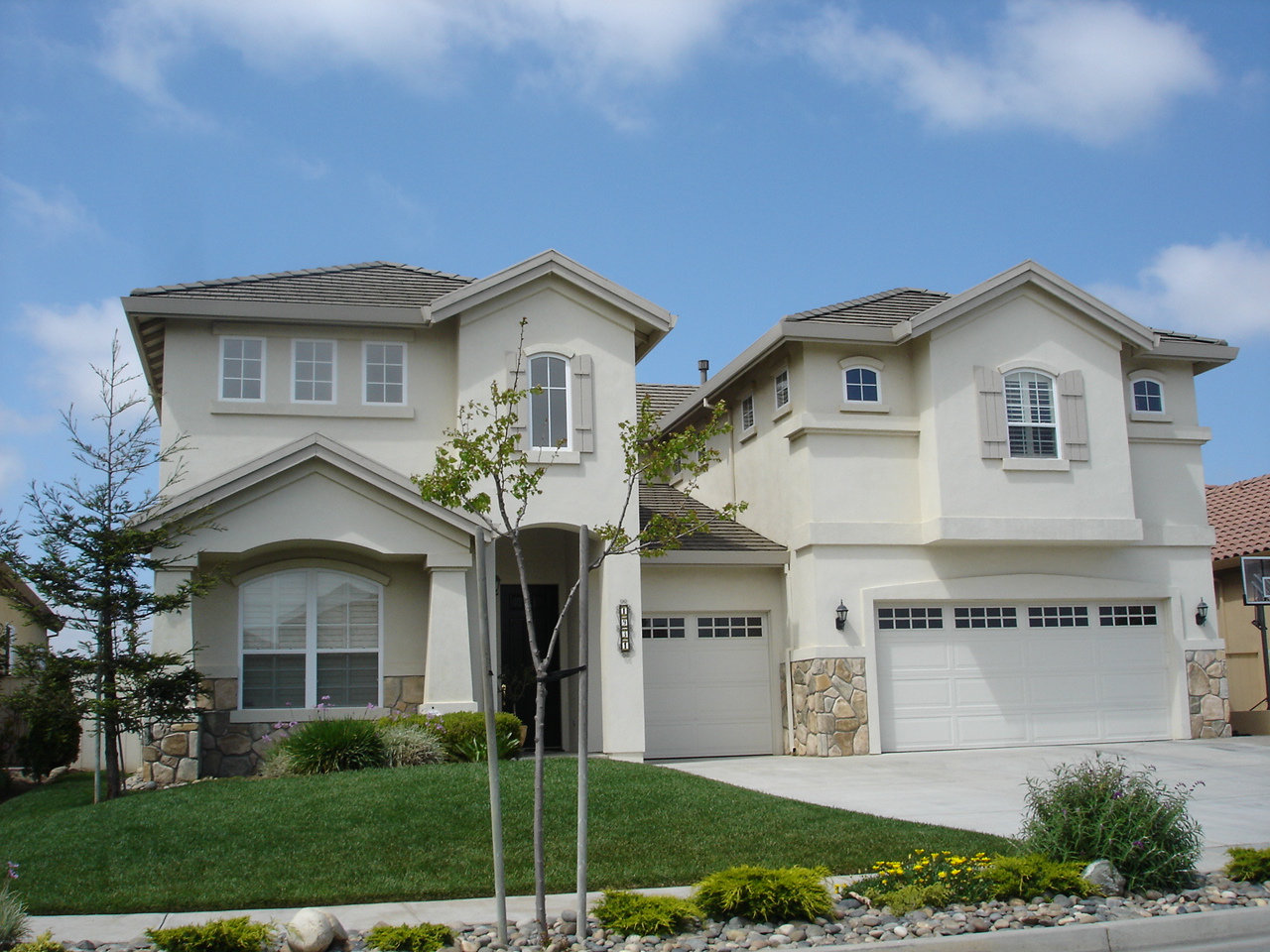 2000s neoeclectic home.