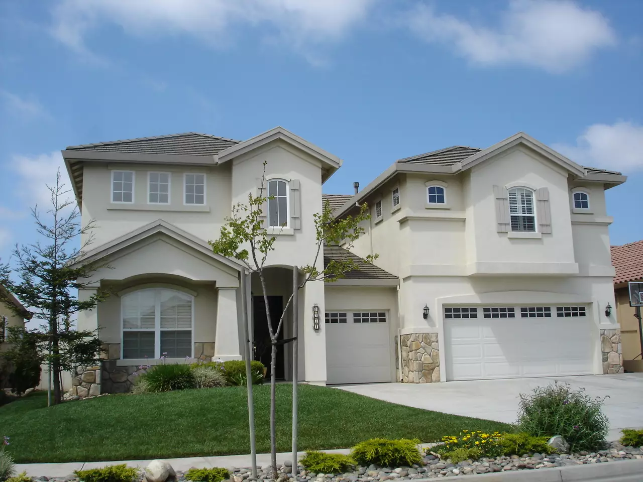 2000s neoeclectic home.