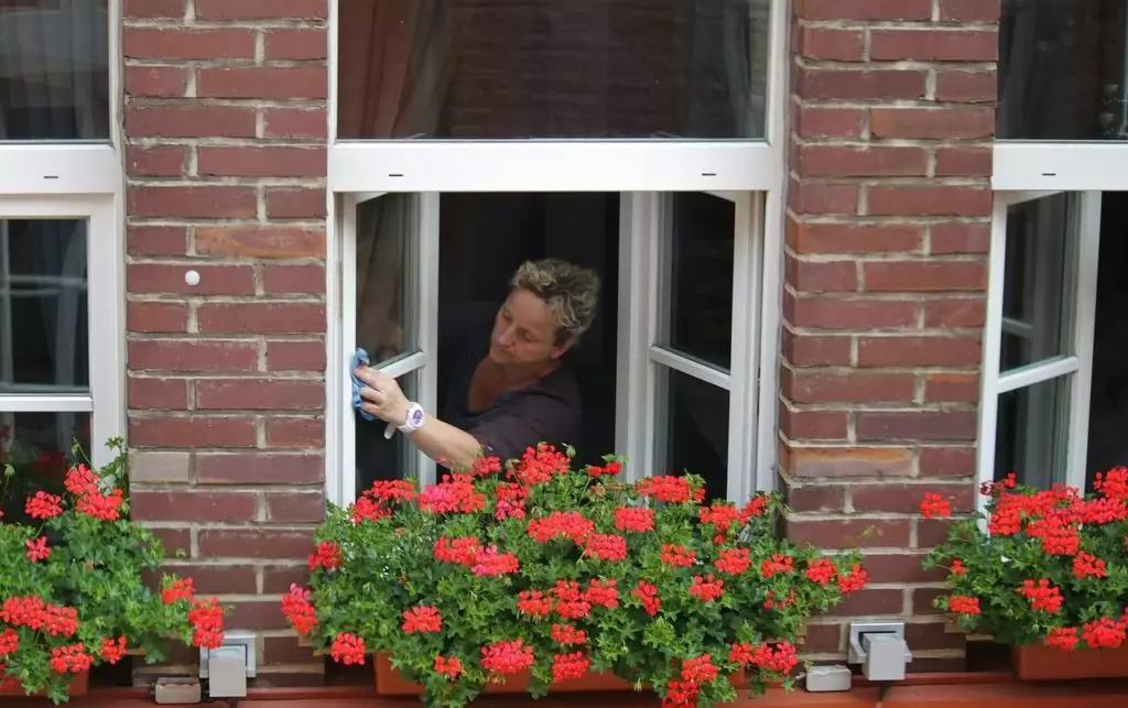 Cleaning a window